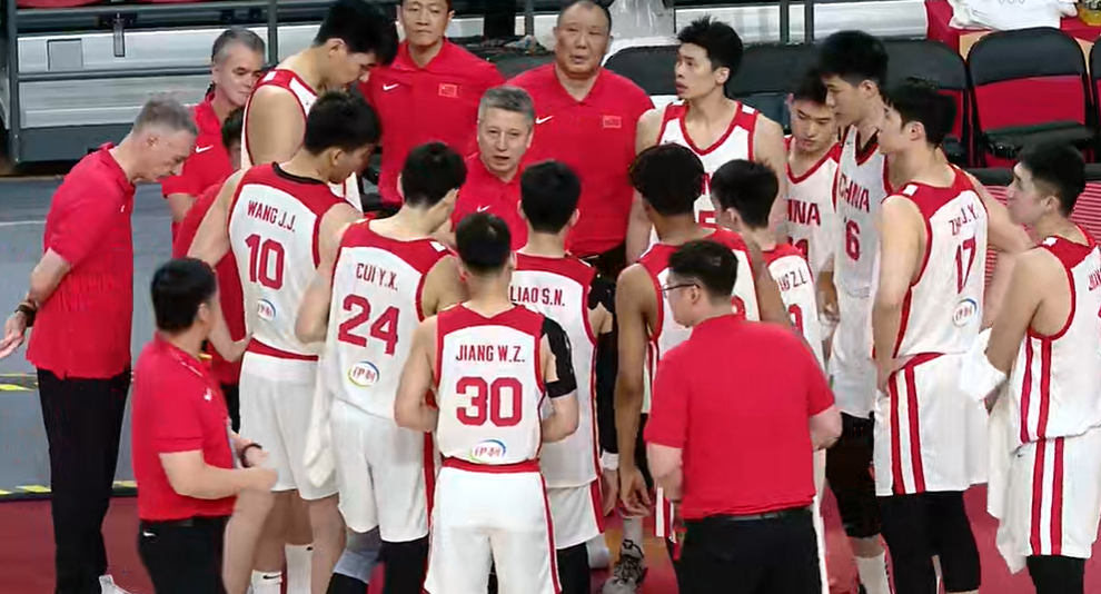 开云官网-杨瀚森缺席，中国男篮翻盘！球员评分出炉：5人获高分，3人不及格